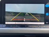 前後パーキングセンサー&リアビューカメラで、車庫入れも安心です。パーキングセンサーは音だけでなくモニターで接近情報を確認出来てより安心です。