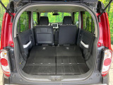 普段のお買い物や通勤、送迎等に十分な荷室スペースを確保しております。セカンドシートを倒すと、大きな荷物の積載も可能です♪