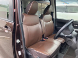 運転席シート廻りは使用感も少なく、良好な状態となっています。丁寧に使われていたことがよくわかりますね。