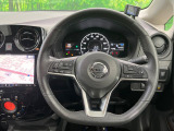 インテリアに合わせたデザインのステアリングは、運転される方のことも考え、運転しやすい形状、大きさです。是非一度、実際に触ってお確かめください。