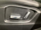 なんと、助手席にもパワーシート付いております!