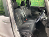 運転席シート廻りは使用感も少なく、良好な状態となっています。前オーナー様が丁寧に使っていたことがよくわかりますね。
