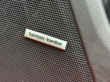 harman/kardonサウンドシステムで車内に臨場感ある快適なサウンドを演出できます!