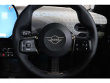 保証プランも多数準備致しております。アプルーブドカーは1年間、プレミアムセレクションは2年間の走行距離無制限保証が無償付帯致します。別途有償にて延長保証も準備致しております。