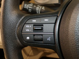 【ステアリングリモコン】ステアリングにオーディオ調節可能なスイッチが装備されていますので運転中でも視線をそらさずにオーディオの調節が可能です!