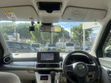 視界広々で運転しやすいインパネ