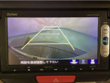 【バックカメラ】運転が苦手な方も車庫入れラクラクです!ギアをリバースに入れれば自動的に切り換わりますので、面倒な操作は不要です♪狭い駐車場もお車を傷つけず安心ですね!