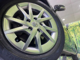 【純正16インチアルミホイール】外観にマッチした純正アルミホイールを装着しております。各種社外アルミホイールや、スタッドレスタイヤも取扱いしております。是非ご相談ください♪
