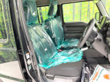 運転席まわりには十分なスペースがあり、大柄な方でもゆったり運転していただける環境です。