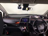 【前方視界】開放的な前方視界!運転がしやすく疲れにくいです♪窓が大きく、見通しがとっても良いおクルマですよ♪