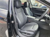 メーカーオプションのフルレザーシートパッケージです。運転席および助手席にはシートヒーターおよびシートに涼しい風を送るシートベンチレーターも装備、1年を通して常に快適な環境を提供するアイテムです。