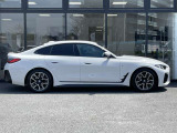BMWを熟知したメカニックによる、360度の納車前点検。ドイツ本国と同様の教育・訓練を受けたメカニックが徹底的に点検、整備した後にお客様にお引渡しします。