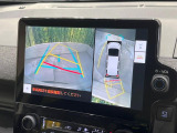 【パノラミックビューモニター】専用のカメラにより、上から見下ろしたような視点で360度クルマの周囲を確認することができます☆死角部分も確認しやすく、狭い場所での切り返しや駐車もスムーズに行えます。