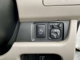 運転席右側に各種スイッチが集約されています!!