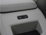 リアシートにもシートヒーターを装備。4席全てで独立した調整が可能です。