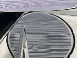 ボンネット1cm〜5cmほどのへこみが複数ある車両となっております。