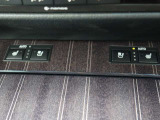 『1台』のお車に対して、3名体制で日々議論を重ね仕入れを行っております。