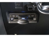 高速道路の利用時に便利なETC。料金所での停車や小銭を探す手間がなくなり快適です♪見た目もすっきりとしたビルトインタイプを装備しています。
