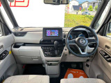 運転廻りの画像です!操作スイッチ類もキレイな状態です。専門スタッフが内外装を清掃・きめ細かい箇所までクリーニングしています。