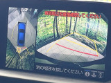 【パノラミックビューモニター】専用のカメラにより、上から見下ろしたような視点で360度クルマの周囲を確認することができます☆死角部分も確認しやすく、狭い場所での切り返しや駐車もスムーズに行えます。
