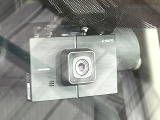 【ホンダセンシング】走行中に前方の車両等を認識し、衝突しそうな時は警報とブレーキで衝突回避と被害軽減をアシスト。より安全にドライブをお楽しみいただけます。
