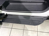 メーカーオプションの【ユニバーサルステップ】を装備。スライドドアと連動したステップにより、小さなお子様の乗り降りがし易くなります♪