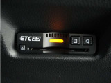 ◆ETC2.0装着◆進化したドライブ体験。料金収受システムだけだったETCが生まれ変わって、高速道路を賢く使うETC2.0に進化しました。多彩な情報サービスが便利で快適なドライブ体験を提供します。