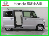 ●両側スライドドアです。運転席側は『手動』です。助手席側は『電動』となります。スライドドアなので小さなお子さんの乗り降りも楽々ですね。