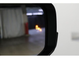 後部に内蔵されたセンサーによって、後方から接近する車両を検知。ドアミラーのLEDインジケーターや警告音でドライバーに注意を促します。