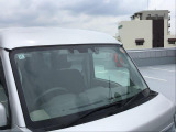 障害物を感知して、衝突の可能性がある場合、運転者へ警告音を発したり、衝突の可能性が高い場合、ブレーキの補助操作を行い、減速して衝突被害を軽減するシステムです。