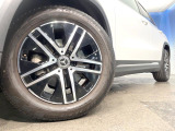●純正18インチアルミホイール:輸入車ならではの卓越した走りを支えるホイールと足回りです!日本車の走りに慣れている方にもぜひ体感して頂きたいほど、高いレベルでまとまっています!