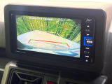【バックカメラ】駐車時に後方がリアルタイム映像で確認できます。大型商業施設や立体駐車場での駐車時や、夜間のバック時に大活躍!運転スキルに関わらず、今や必須となった装備のひとつです!