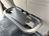 運転席背面にシートバックアッパーポケット&パーソナルテーブルがあります◎