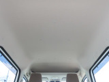 天井の状態も良好です。タバコを吸っていた車は、天井の色が変色してしまっているものもあります。中古車探しの際は、天井の状態も重要なポイントですよ!