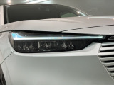 LEDヘッドライトは、点灯の瞬間から最大光量を発揮し、突然暗くなるトンネルなどでの安定感を高めます。