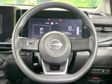 インテリアに合わせたデザインのステアリングは、運転される方のことも考え、運転しやすい形状、大きさです。是非一度、実際に触ってお確かめください。