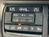 【左右独立型フルオートエアコン】運転席と助手席でそれぞれお好みの温度に設定可能。同乗者にも配慮した、快適な空調をお届け致します。