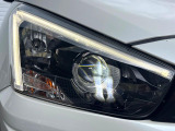 【LEDヘッドライト】悪天候や夜間走行時も良好な視界を確保し安心して運転できる高輝度LEDヘッドライトを装備!点灯速度が早く、消費電力も抑えられています。