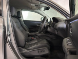 運転席はパワーシート付です。細かな動きでドライビングポジションを確保できます。