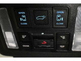 両側パワースライドドア付で狭いスペースでの乗降りもラクラクです。ヘルプネットボタン(緊急通報システム)装備!ドライバーの異常時対応通報とボタン操作による手動通報ができます。