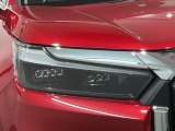 LEDヘッドライトは、点灯の瞬間から最大光量を発揮し、突然暗くなるトンネルなどでの安定感を高めます。