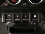 自動的に車速をコントロールすることで急な下り坂も安心なヒルディセントコントロールスイッチがついています♪