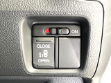 【パワースライドドア】スマートキーや運転席のスイッチでスライドドアの開閉が可能♪電動だから力を入れてドアを開ける必要が無く、小さいお子様でも、重い荷物を持っている時もラクに開け閉めできます♪
