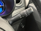 【オートライト】 周囲の明るさに応じて、ヘッドランプを自動的に点灯・消灯してくれるので、とても便利です。