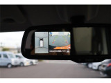 全周囲モニター付で、車庫入れも駐車もラクラクです。