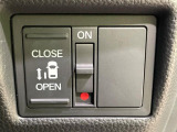 【パワースライドドア】スマートキーや運転席のスイッチでスライドドアの開閉が可能♪電動だから力を入れてドアを開ける必要が無く、小さいお子様でも、重い荷物を持っている時もラクに開け閉めできます♪