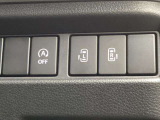 両側電動スライドドアのスイッチがあります。運転席に座ったままスライドドアの操作ができます。