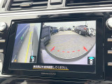 【フロント&サイドカメラ】ドライバーから見にくい死角部分を映像で確認できる前方と左側面にカメラを装着。見通しがきかない場所や住宅密集地などを運転することが多い人におすすめの安心装備です。