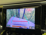 【バックカメラ】駐車時に後方がリアルタイム映像で確認できます。大型商業施設や立体駐車場での駐車時や、夜間のバック時に大活躍!運転スキルに関わらず、今や必須となった装備のひとつです!