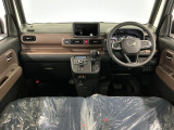 【インパネ】運転のしやすさを最優先に設計された見晴らしの良いフロントビュー。車両間隔が掴みやすく狭い道でも安心♪「安全」と「品質」を最優先に、安心してお乗りいただけるクルマを提供いたします。